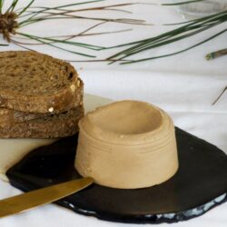 𝗟𝗔𝗔𝗧𝗦𝗧𝗘 𝗣𝗥𝗜𝗝𝗦 > </br>La Nouvelle Foie 100g </br>Vegan alternatief voor Foie Gras </br><b>THT: 28-1-24</b>